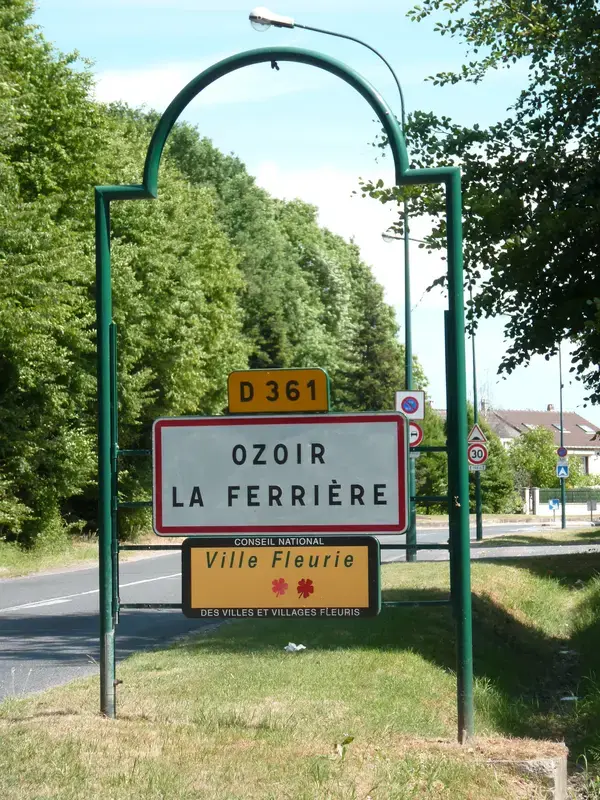 Fabricant Padel Constructeur terrain padel Ozoir-la-Ferrière